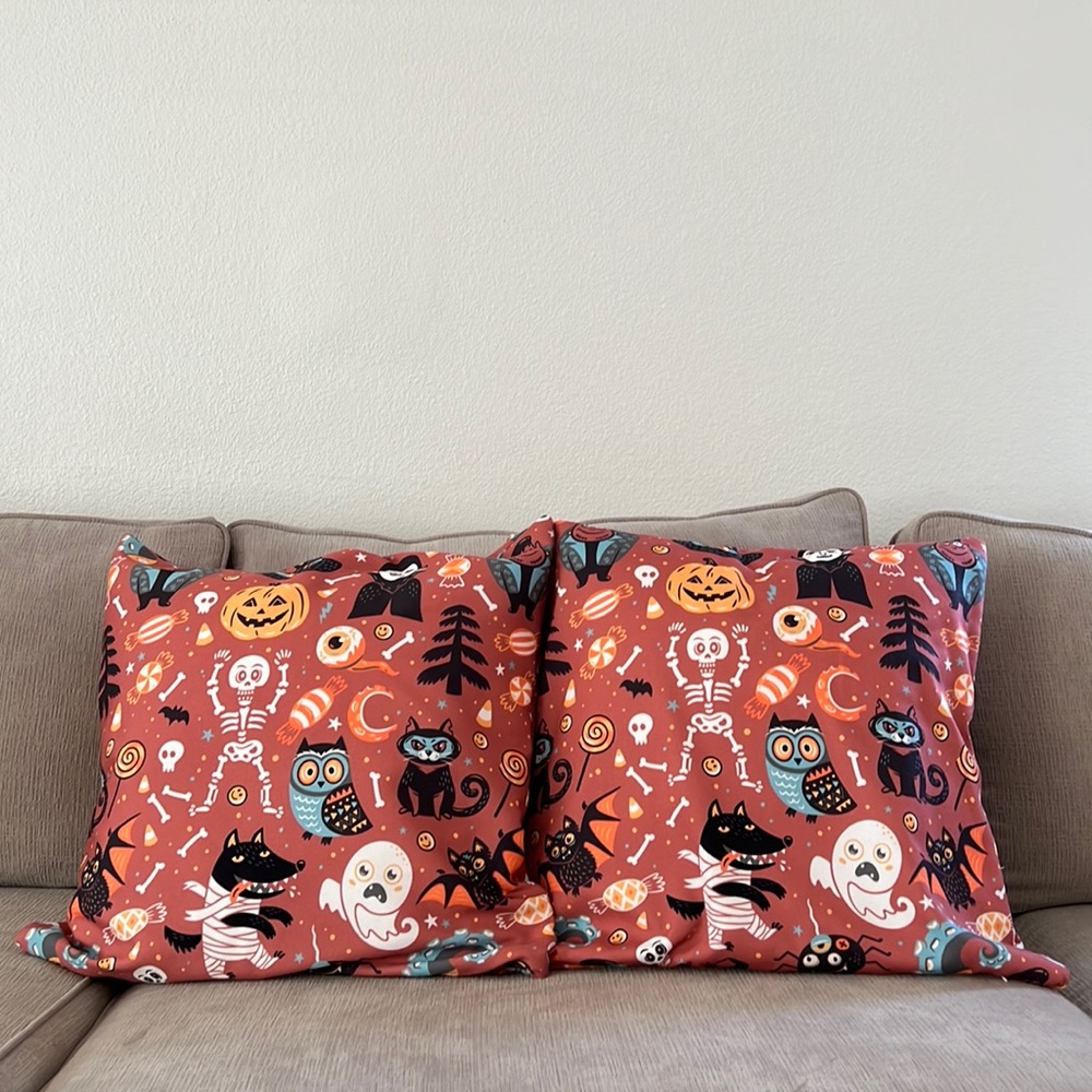 Set of ‘Halloween’ decorative pillows